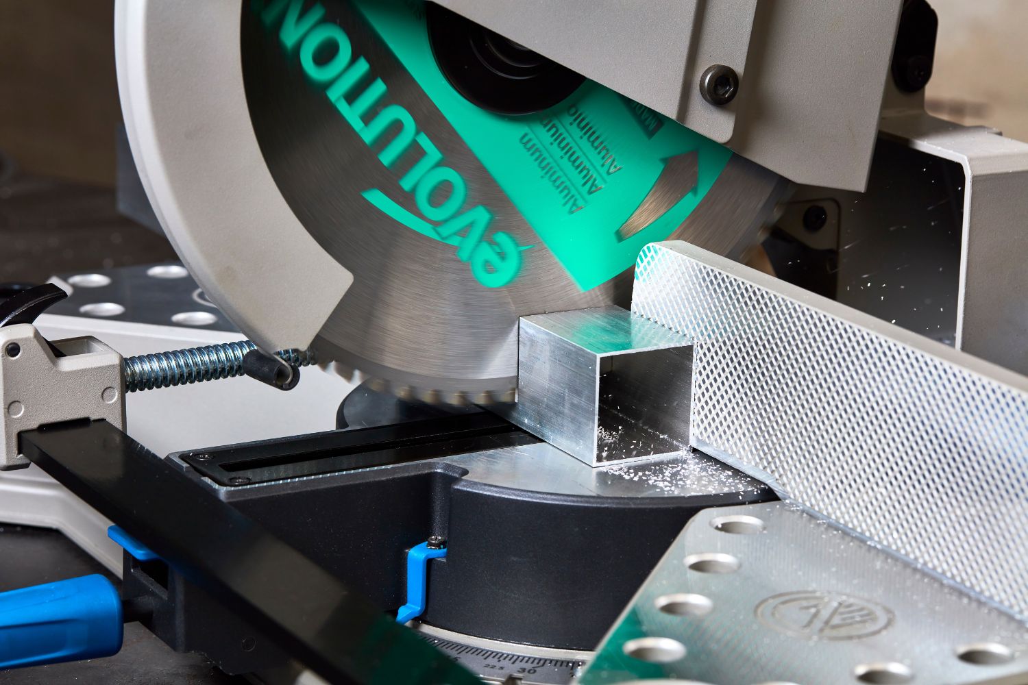 Lama speciale per taglio alluminio TCT Evolution da 255mm, 80 denti, alesaggio 25,4mm per troncatrice radiale angolare.